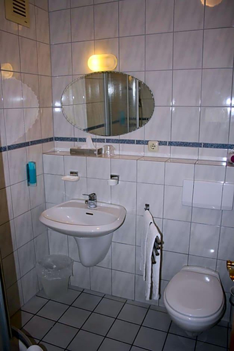 Bathroom 4, Hotel Schwarzer Adler, Wesel