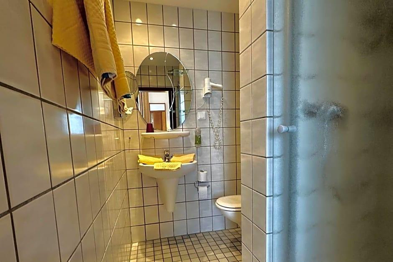 Bathroom 4, Hotel Imperial, Krefeld