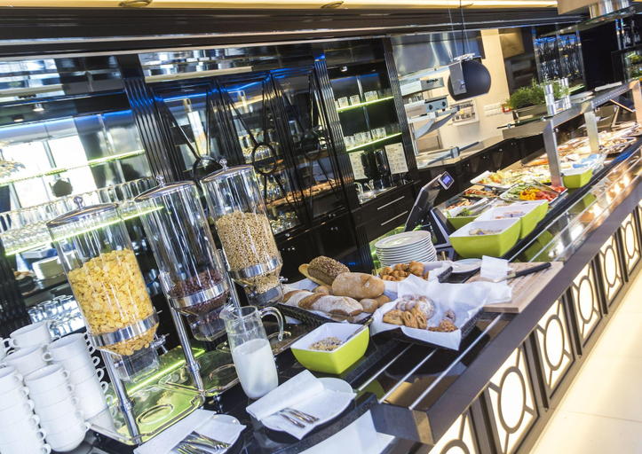 Food & Drinks 5, Vola Residence, Warsaw