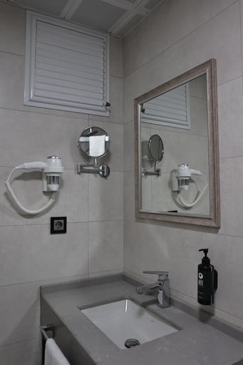 Bathroom 4, Karakoã‡ Hotel, Merkez