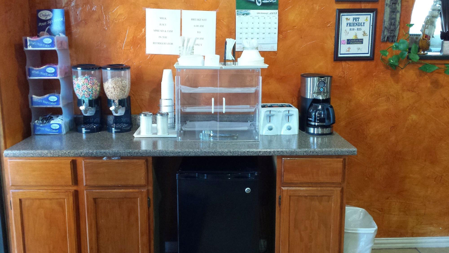 Public Area 2, Carefree Inn Flatonia, Fayette