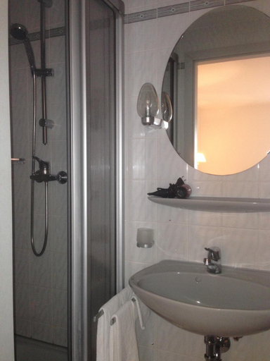 Bathroom 3, Landhotel Hirschen, Andelfingen