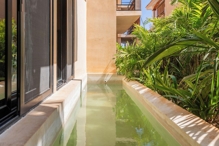 Room 2, Luxury And Mordern Beachfront Condo By Bt Homes, Cozumel