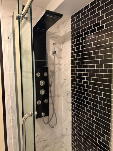 Bathroom 5, Hamilton Inn Sturbridge, Worcester