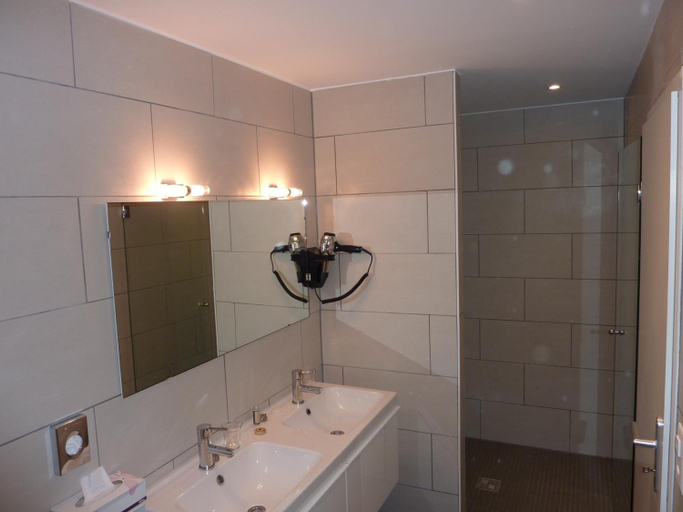 Bathroom 3, Petit Hv Tel De Chaumont, Neuchâtel