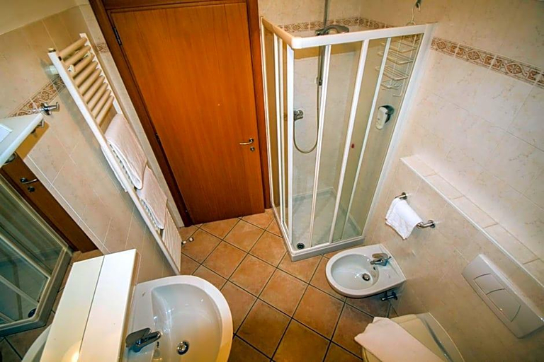 Room 2, Albergo Lario, Como