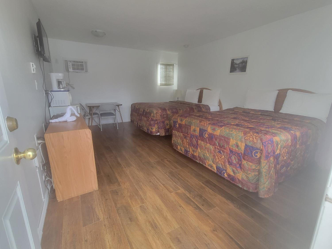 Bedroom 5, Elks Motel, Okanagan-Similkameen