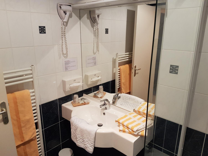 Bathroom 3, Le Moulin Du Gastronome, Saône-et-Loire