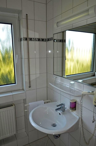 Bathroom 4, Landhotel Sulzbacher Hof, Main-Taunus-Kreis