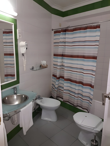 Bathroom 4, Hotel Beira Mar, Angra do Heroísmo