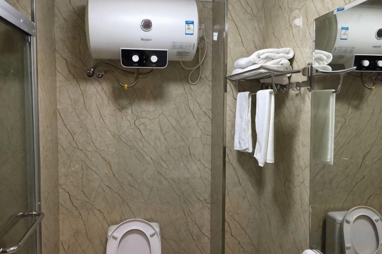 Bathroom 3, Lakefront Hotel, Shanghai