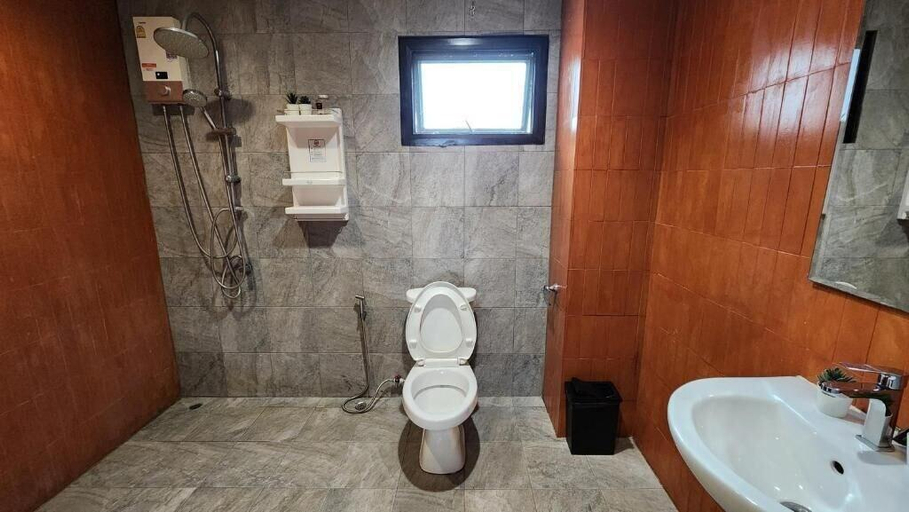 Bathroom 3, Krung Boutique Hotel, Bang Kho Laem