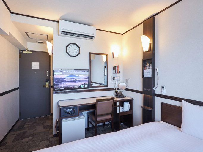 Bedroom 3, Toyoko Inn Tokyo-eki Yaesu Kita-guchi, Chiyoda