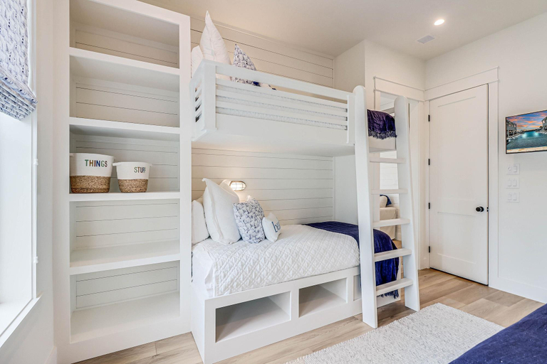 Room 4, Sail Away 560 Sou, Nueces