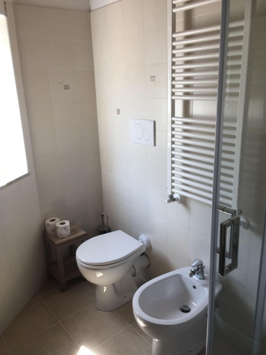 Bathroom 4, Ca Di Bianca, Genova