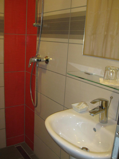 Bathroom 3, Hotel Uno, Kecskemét