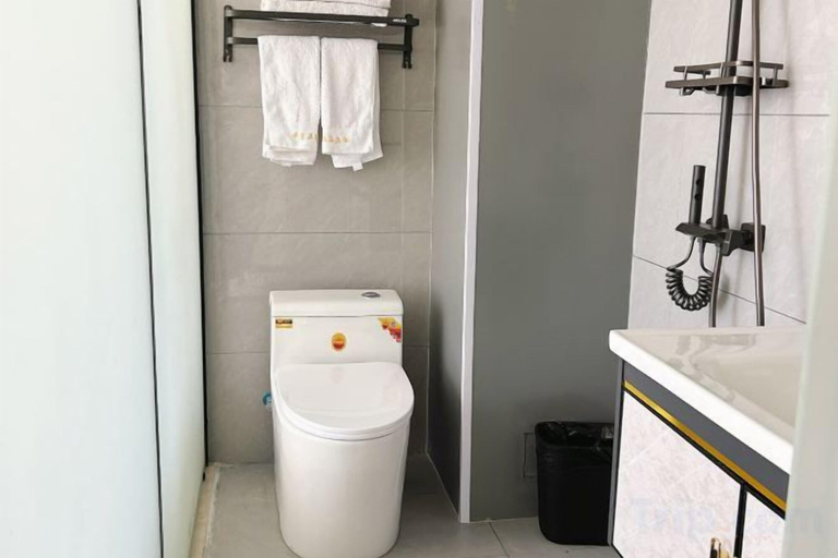 Bathroom 4, Joneng Hotel, Gannan Tibetan