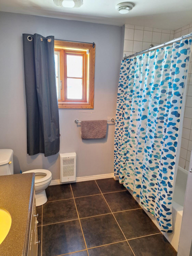 Bathroom 3, Auberge Le P'tit Bonheur, L'Île-d'Orléans