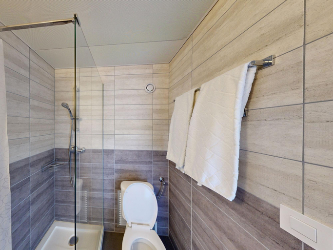 Bathroom 3, Hotel Montriond, Monthey