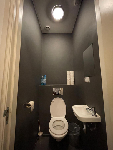 Bathroom 3, Thuis Bij Schell, Rotterdam