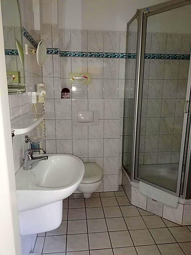 Bathroom 5, Hotel Dorfschv Nke, Rendsburg-Eckernförde