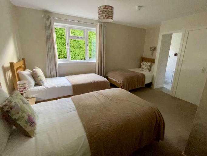 Room 5, Coire Glas Guest House, Highland