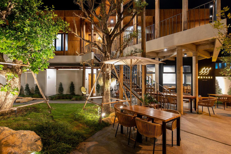Exterior & Views