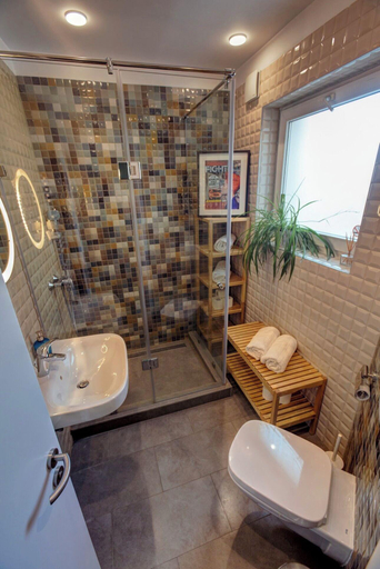 Bathroom 5, Hostello, Municipiul Bucuresti