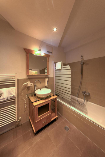 Bathroom 3, Hotel Leimer Brv U, Vöcklabruck