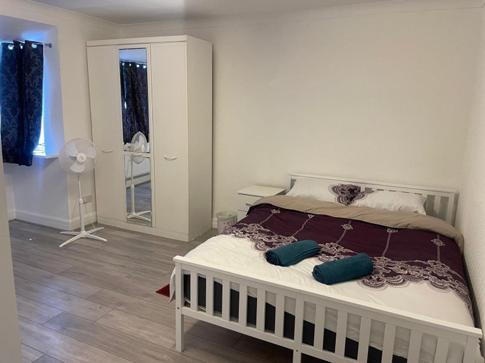 Room 5, Oyo Baraka Edgware, London