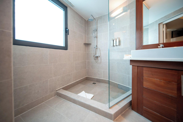 Bathroom 4, Maitai Express Tahiti