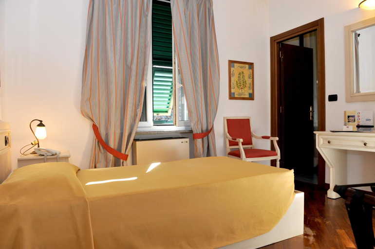 Bedroom 4, Albergo Birra, Genova