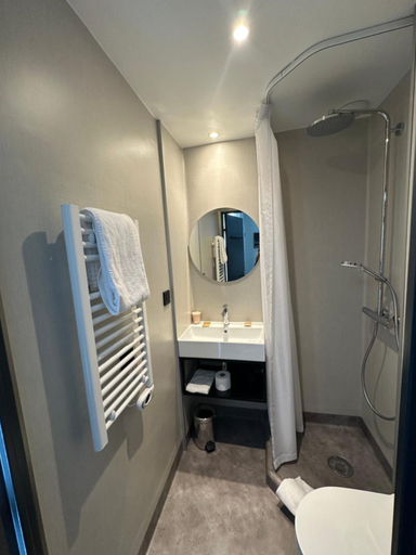 Bathroom 4, Dyke Hotel, Haute-Loire