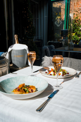 Food & Drinks 5, Purchases Restaurant Accommodation, West Sussex