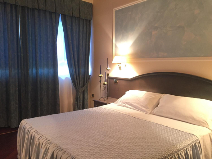 Bedroom 5, Oscar E Amorina, Fermo