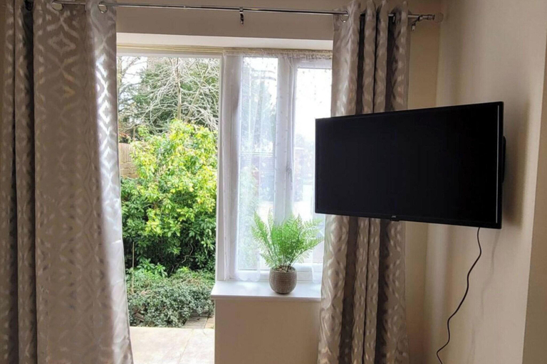 Public Area, Cozy Central One Bedroom Flat, Reading