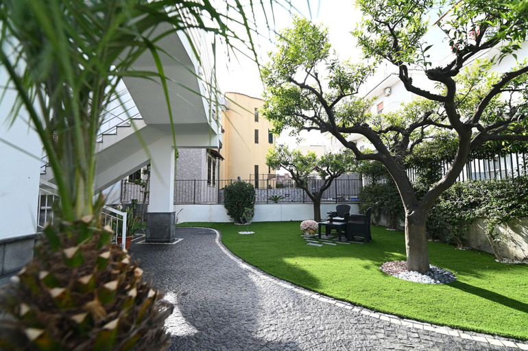 Exterior & Views 2, Slopes Suites and Spa, Napoli