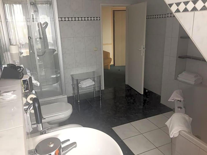 Bathroom 4, Hotel Ristorante La Terrazza, München