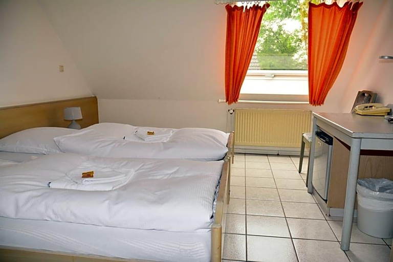 Bedroom 3, Hotel Wilhelmshv He, Essen