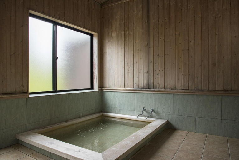 Bathroom 4, Restaurant Ryokan Busuitei, Hida