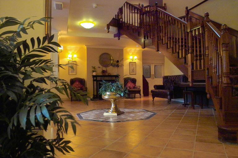 Lobby 2, Loch Lein Country House