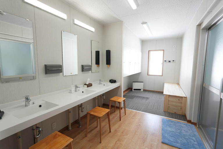 Bathroom 3, ChillSheep, Suzaka
