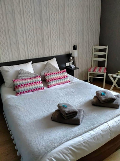 Room 4, Auberge De L'etang, Haute-Vienne