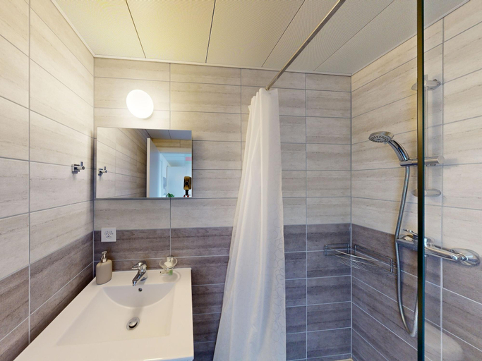 Bathroom 4, Hotel Montriond, Monthey