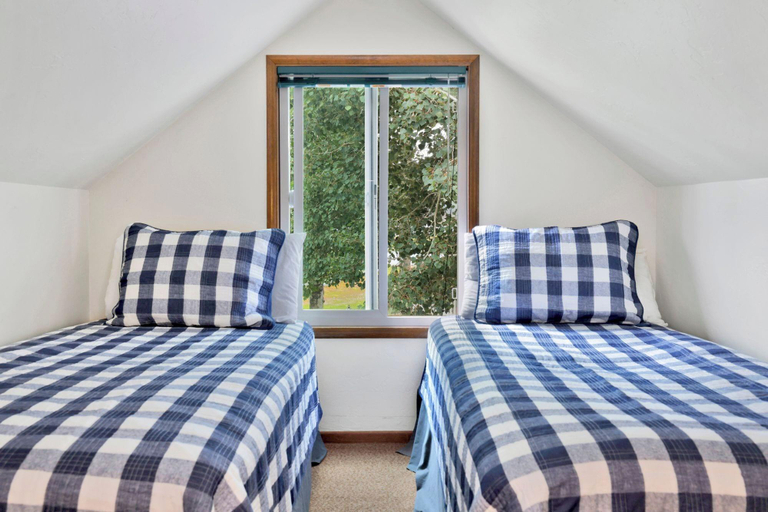 Room 4, Lakeview Getaway 2120, San Bernardino