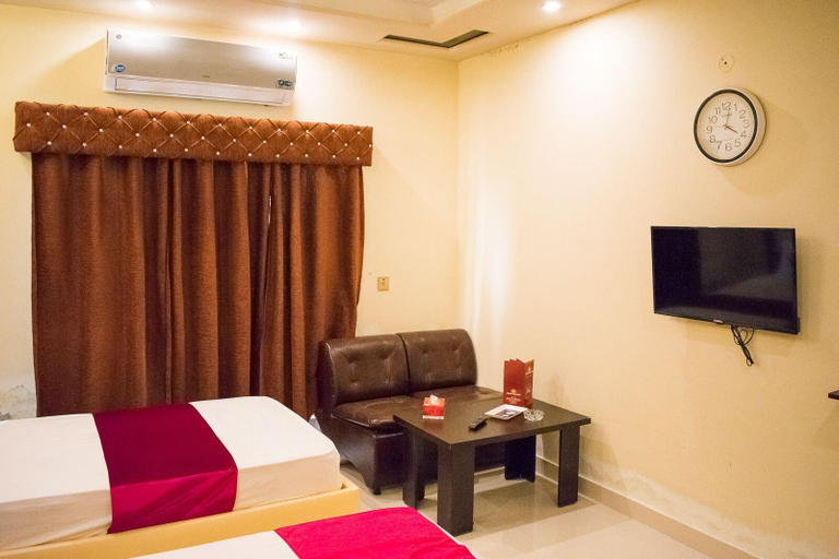 Bedroom 5, Hotel Days Inn Two, Lahore