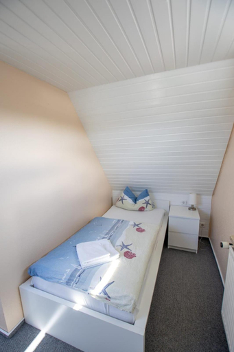 Bedroom 2, Hotel Pension Nordseewelle, Aurich