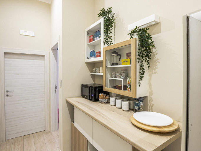 Bathroom 5, Rua de Mar Chiatamone, Napoli
