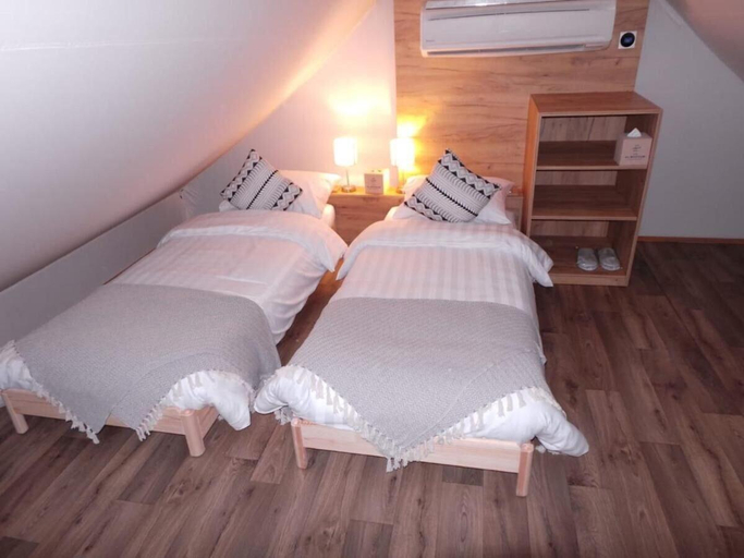 Bedroom 3, Bab Al Nojoum Hudayriyat Camp