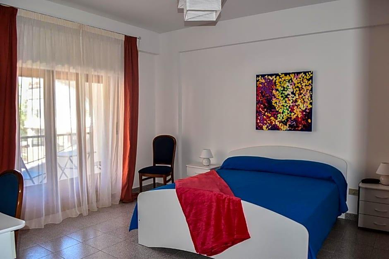 Bedroom 2, Al Saliceto Hotel, Messina